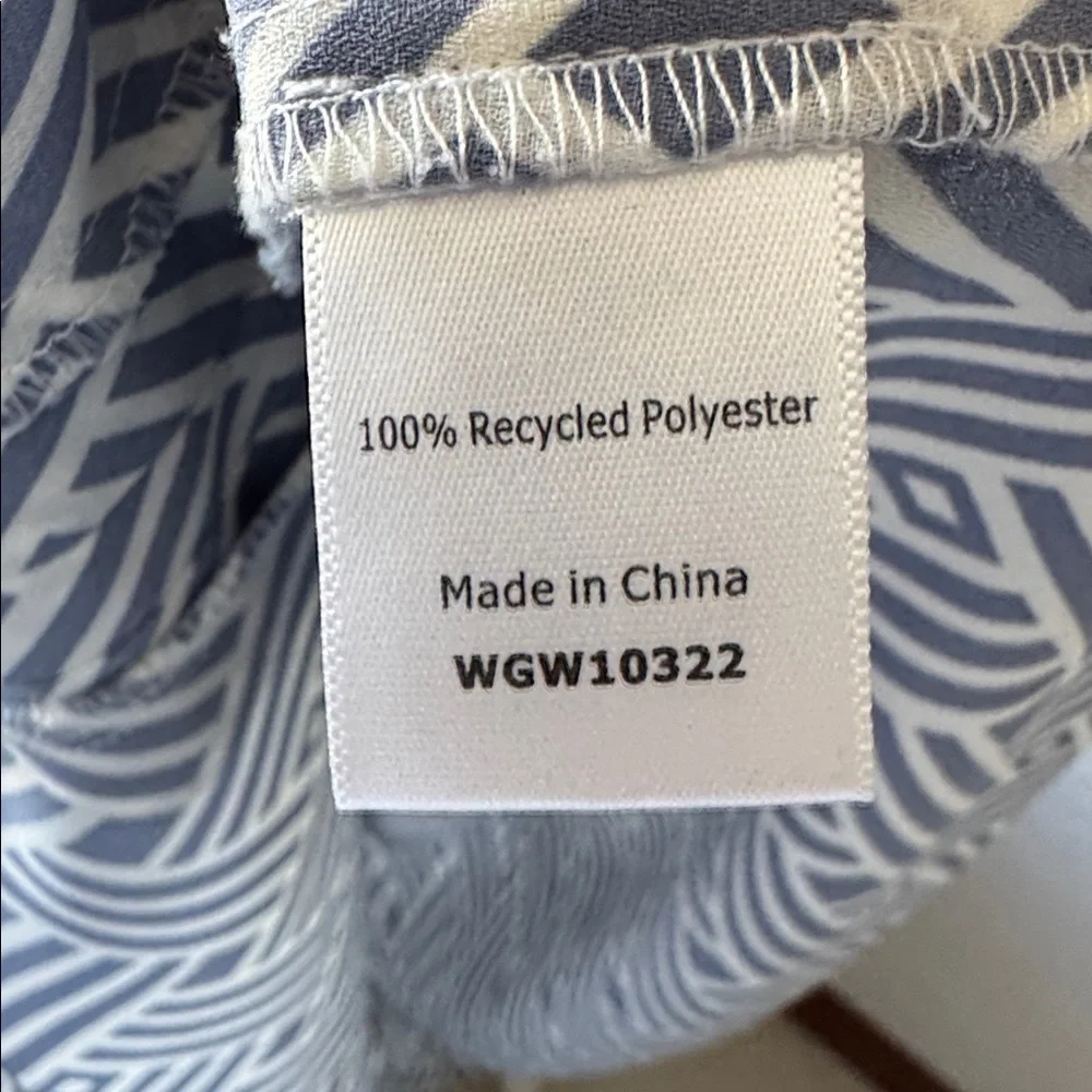 Sleeveless Women’s Blouse Tank Top Medium, Blue & White, Sheer Geometric Pattern - Picture 9 of 13